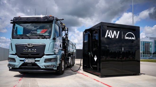 Foto-1-MAN-eTGS_Smart-Charging-Cube