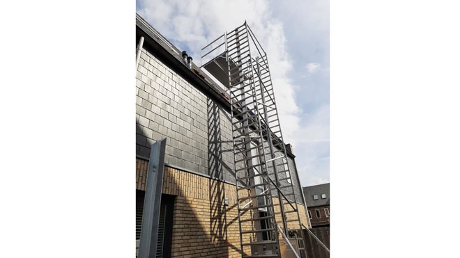 Foto-2-Elektrische-rolsteiger-de-Alulift-hoogwerker-met-uitwijkconsole_